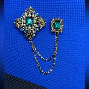 Vintage-Inspired Gold Chain Brooch with Emerald Green Stones
